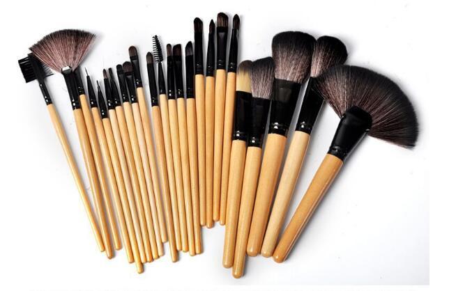 Bolsa de regalo con 24 brochas de maquillaje profesionales, para cejas, polvos, base, sombras y más.