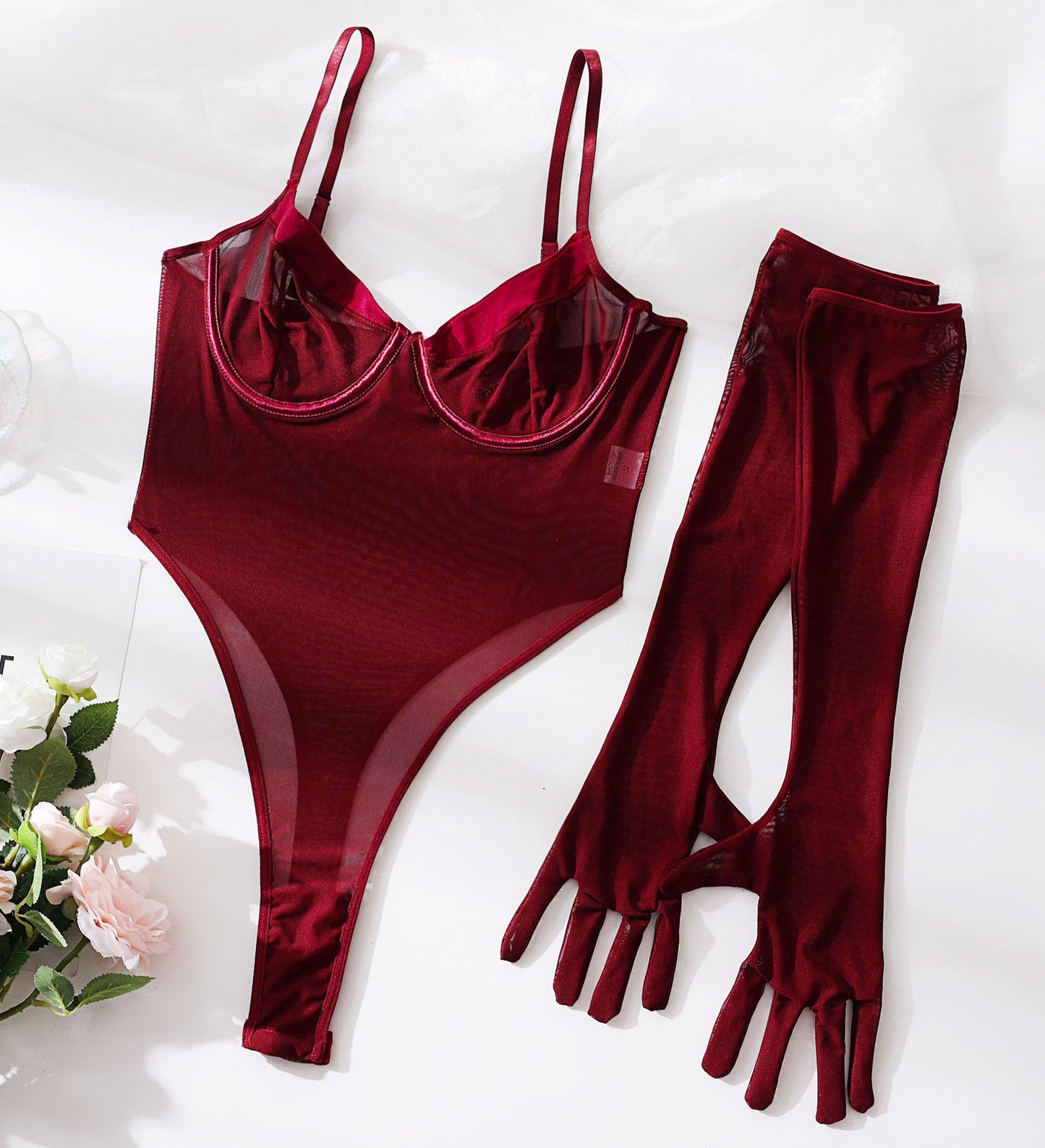 Traje de encaje con costura de malla para mujer