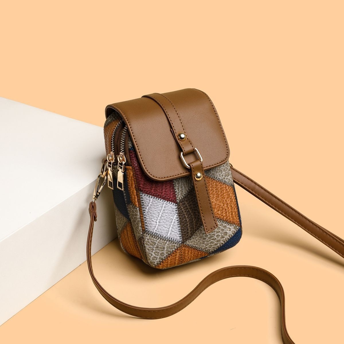 Bolso bandolera versátil de un solo hombro con mini soporte para teléfono